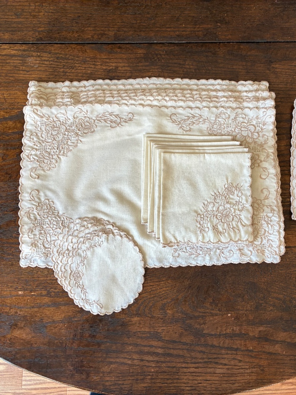 Vintage New Set of 8 Embroidery/Cutwork Placemats,Napkins,Coasters,Table Runner